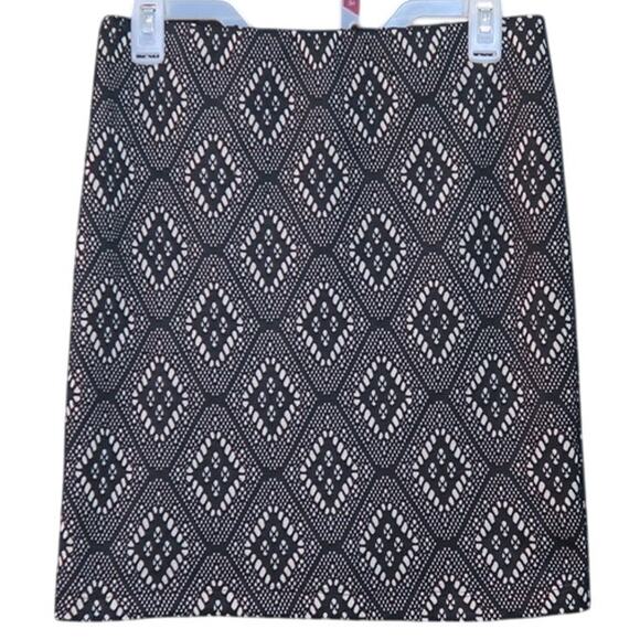 Renee C Skirt USA elastic waist pull on pencil straight eyelet lace SZ S Lined - Picture 1 of 9